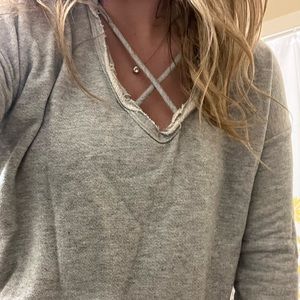 🌻 Oversized Gray Criss-Cross Sweater